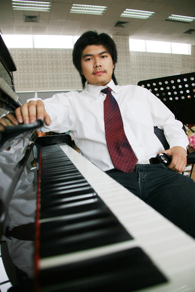 Roc Chen_Head Shot_1